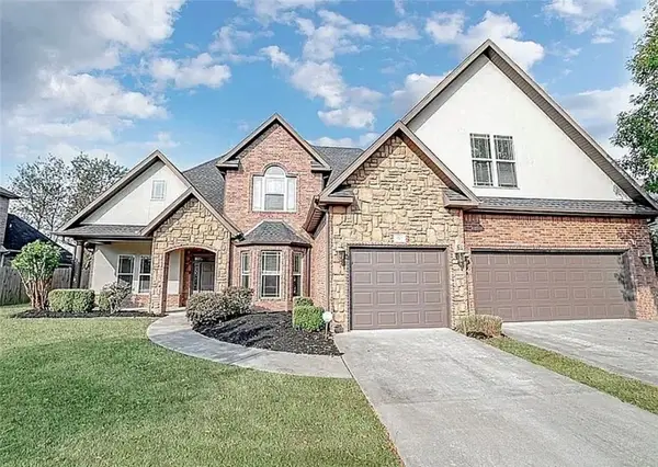 1311 S Pinnacle Drive, Fayetteville, AR 72701