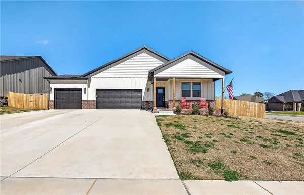 2220 Langford Street, Pea Ridge, AR 72751