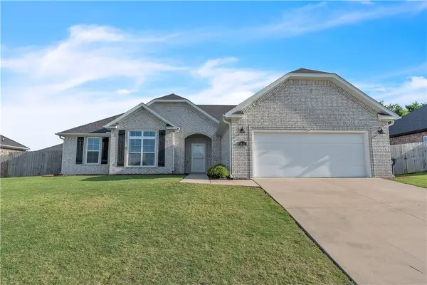 1461 Colonel Mcneil Drive, Prairie Grove, AR 72753