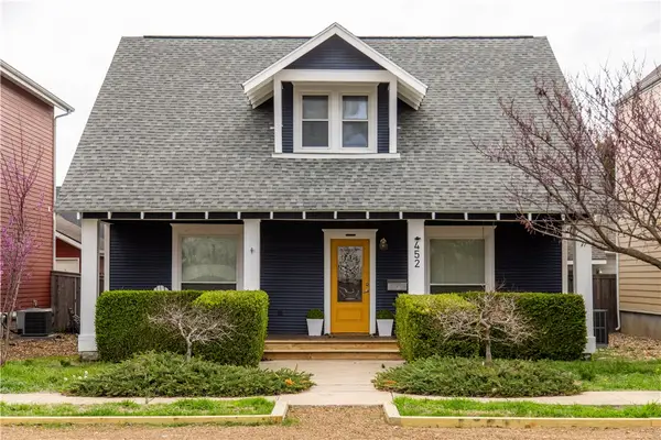 452 SW B Street, Bentonville, AR 72712