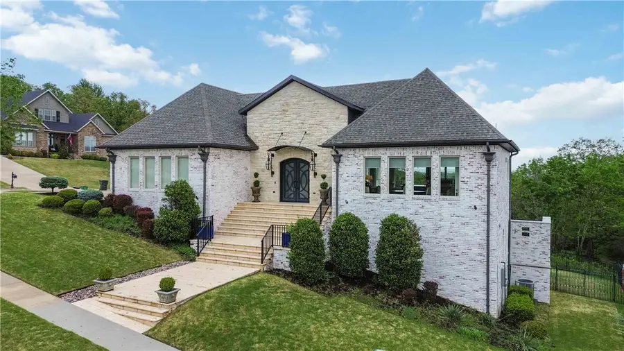 448 N Limestone Drive, Fayetteville, AR 72701 - #2