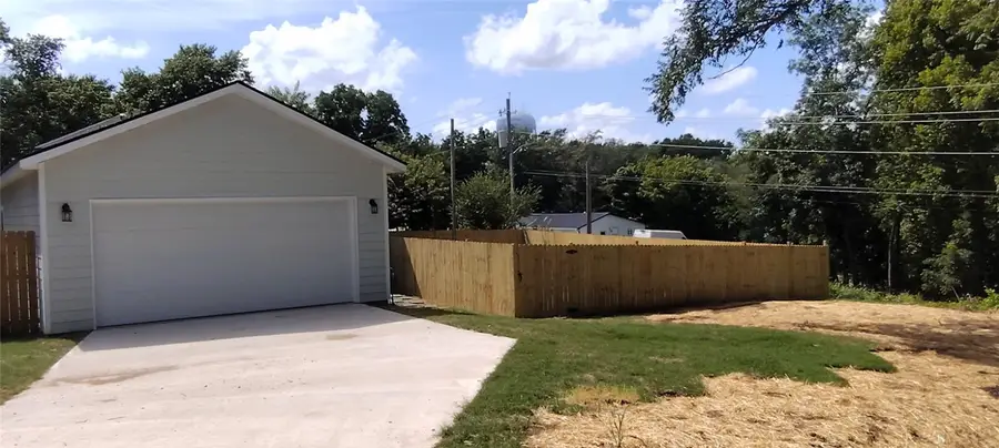 124 N Gunter Street, Siloam Springs, AR 72761 - #2