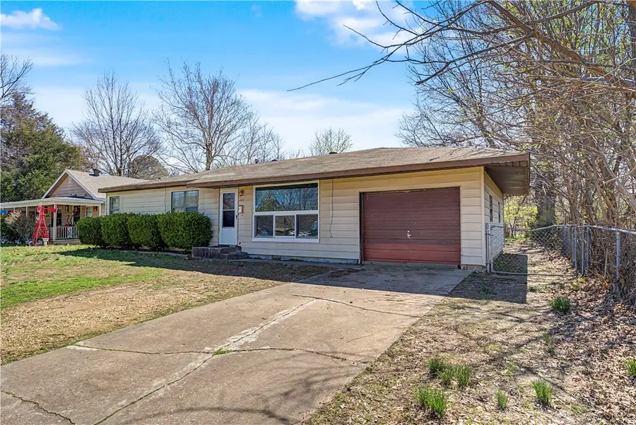 1825 Mcray Avenue, Springdale, AR 72762 - #3