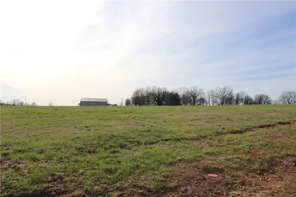 2201 Northern Trace Way, Tontitown, AR 72762