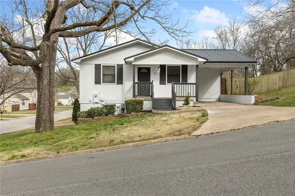 211 N Highland Street, Harrison, AR 72601