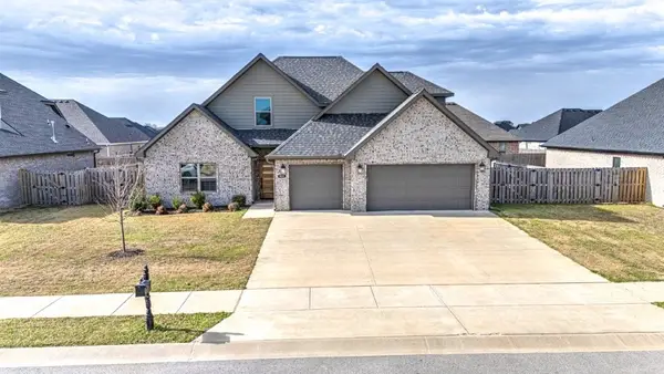 925 Pergola Avenue, Tontitown, AR 72762