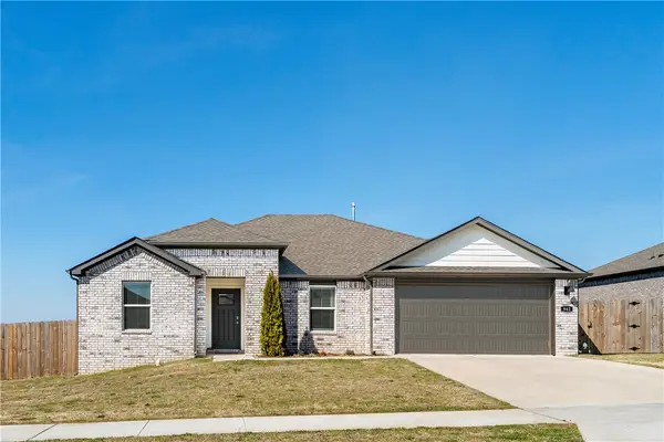 982 Emerald Street, Prairie Grove, AR 72753