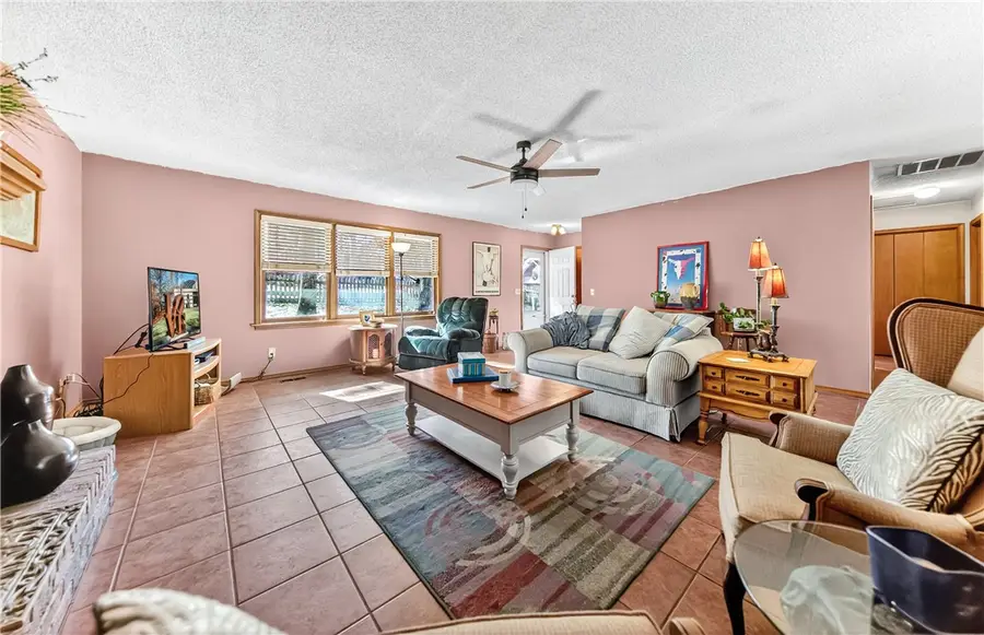 16 Tiverton Lane, Bella Vista, AR 72715 - #2