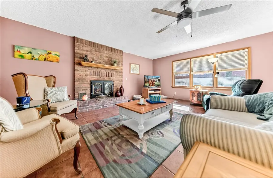 16 Tiverton Lane, Bella Vista, AR 72715 - #3