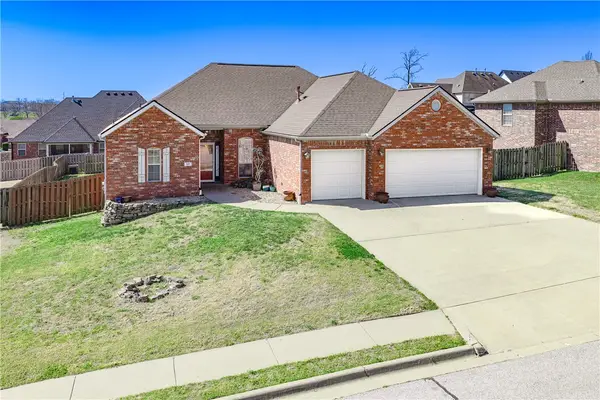 520 Coopers Farm Road, Centerton, AR 72719