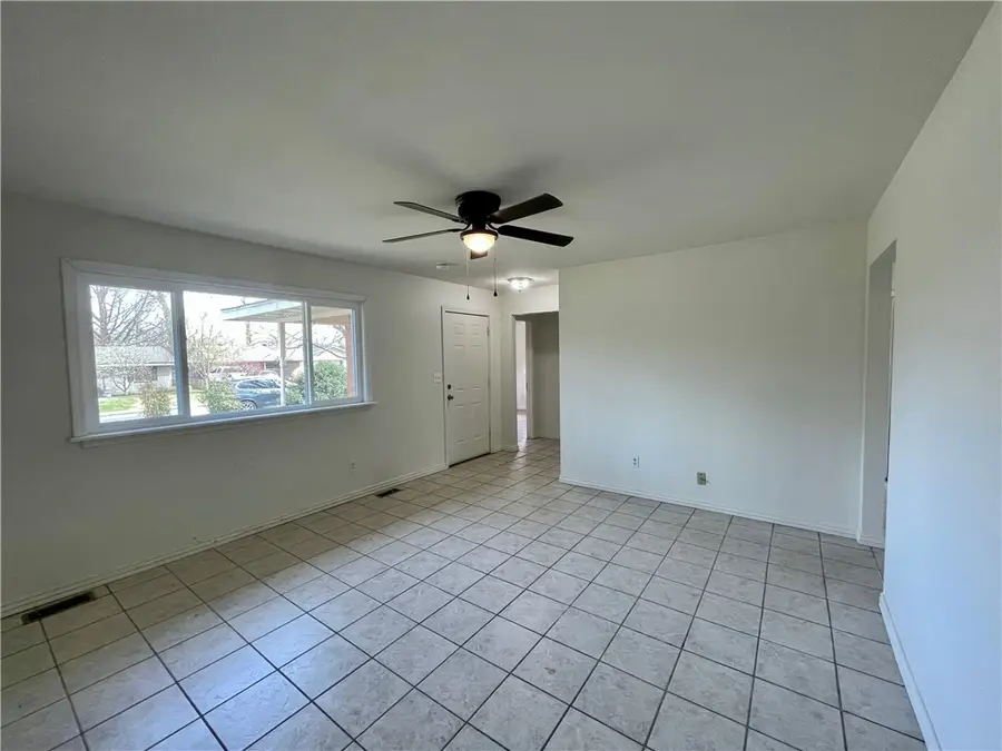 814 Gwen Street, Springdale, AR 72762 - #3