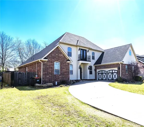 207 N Angel Falls Lane, Springdale, AR 72762