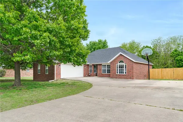1572 N Plantation Avenue, Fayetteville, AR 72704