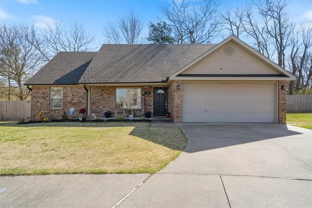 725 W Deer Lodge Court, Siloam Springs, AR 72761 - #1