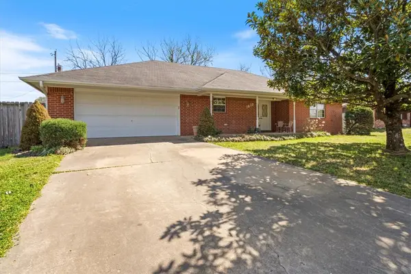 1813 K Street, Rogers, AR 72756