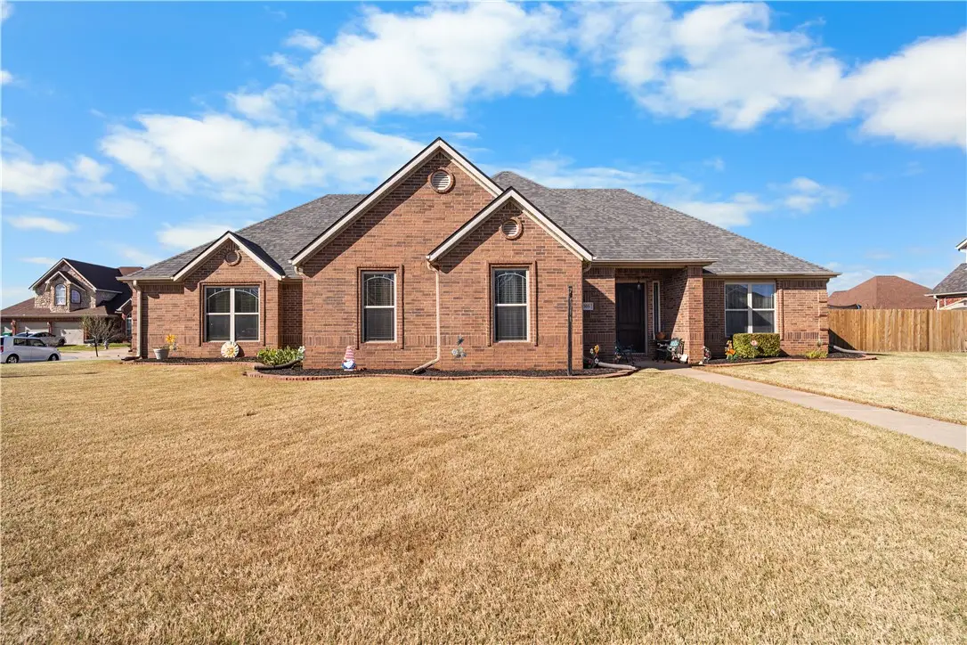 305 W Camelot Drive, Rogers, AR 72756 - #1