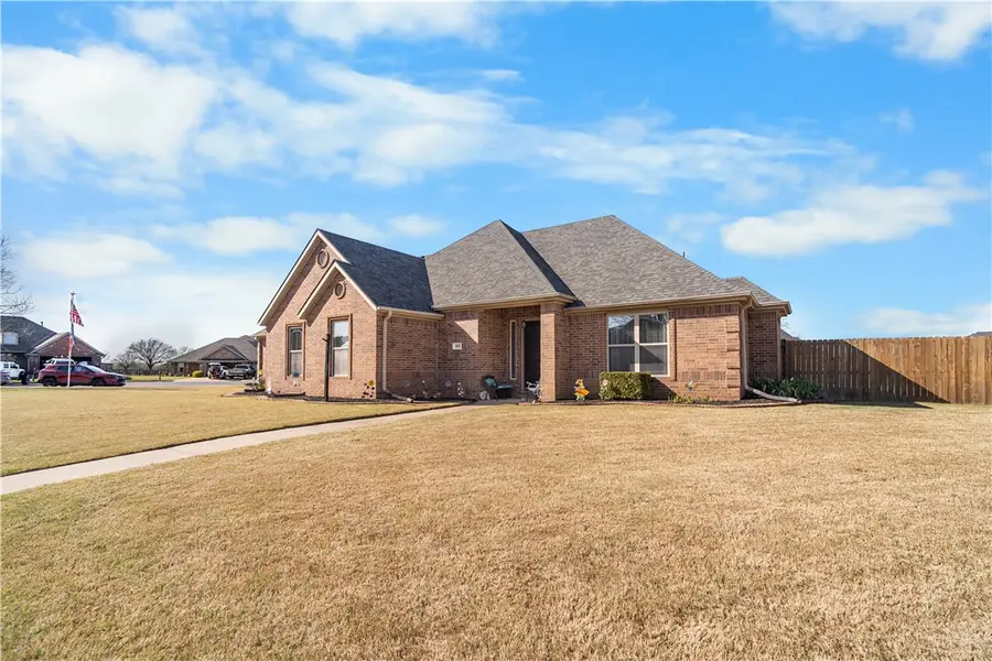 305 W Camelot Drive, Rogers, AR 72756 - #2