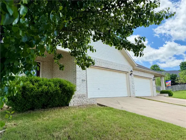 6297 and 6299 W Milliken Bend, Fayetteville, AR 72704