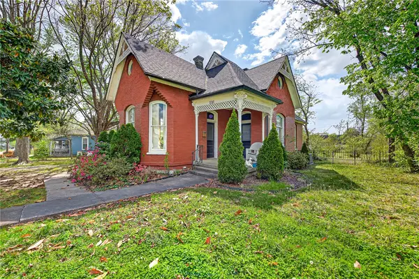 1016 S 4th Street, Rogers, AR 72756