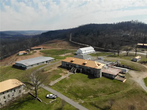 215 E Moffit Street, Sulphur Springs, AR 72768