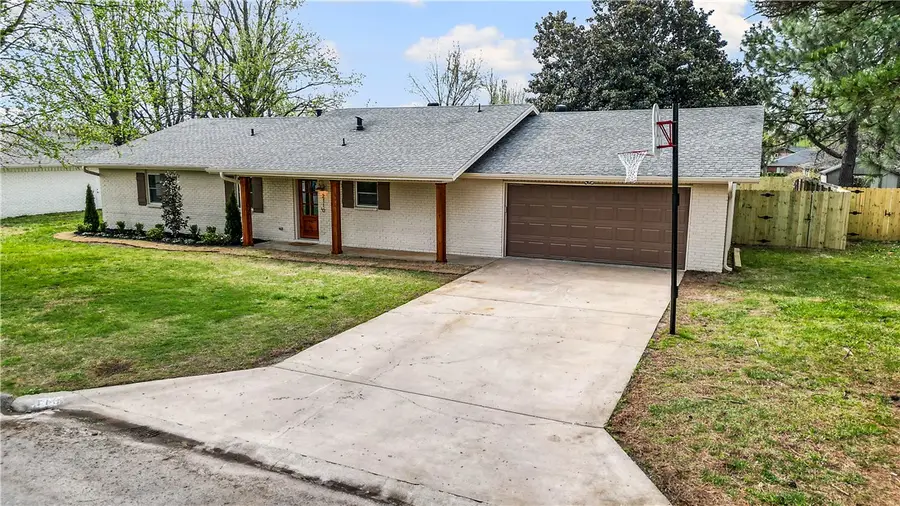 2110 SE 16th Street, Bentonville, AR 72712 - #2