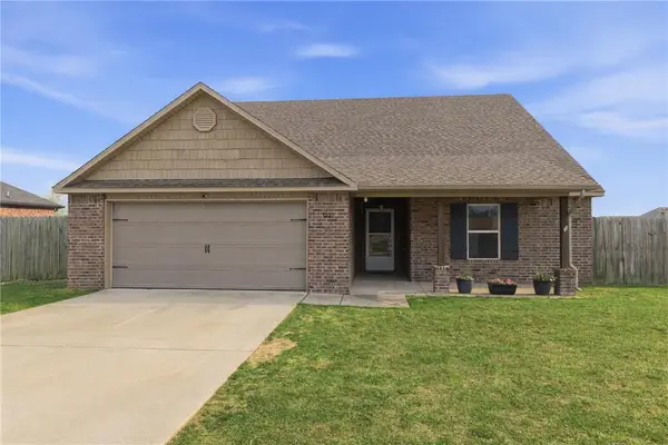 1221 General Mccrae Drive, Prairie Grove, AR 72753