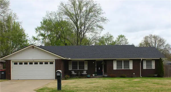 1418 Buena Vista Circle, Springdale, AR 72762