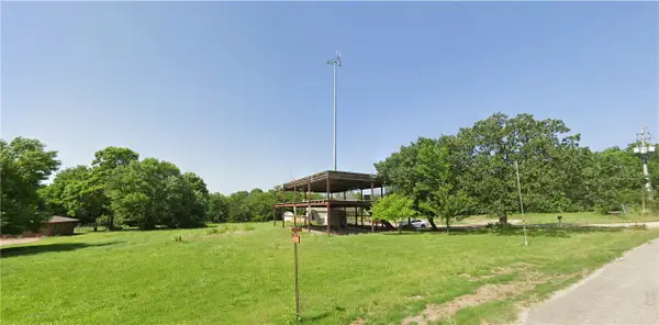 1716 W Holly Street, Fayetteville, AR 72703