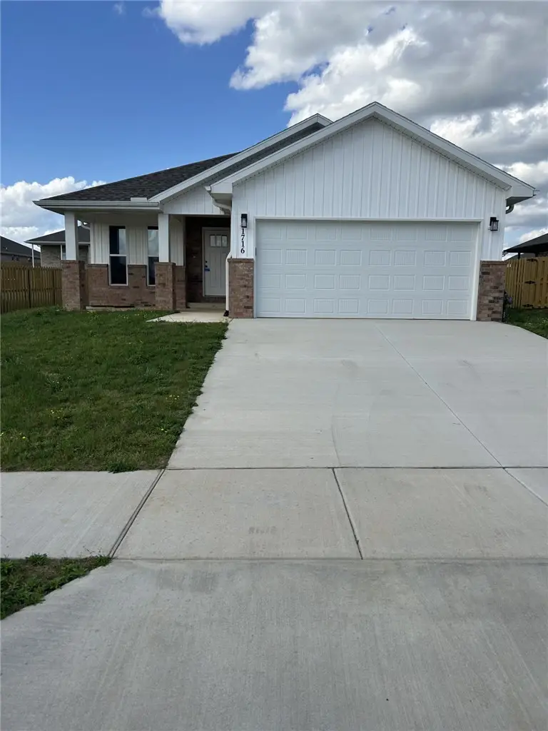 1716 Farmer Street, Pea Ridge, AR 72751 - #1