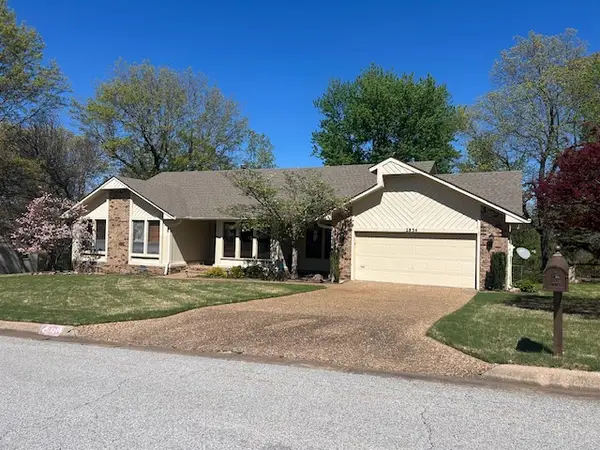 2834 S College Drive, Fayetteville, AR 72701