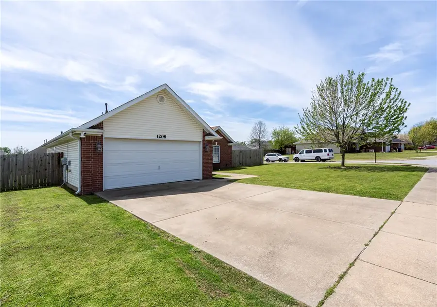 1208 E Ken Leach, Siloam Springs, AR 72761 - #3