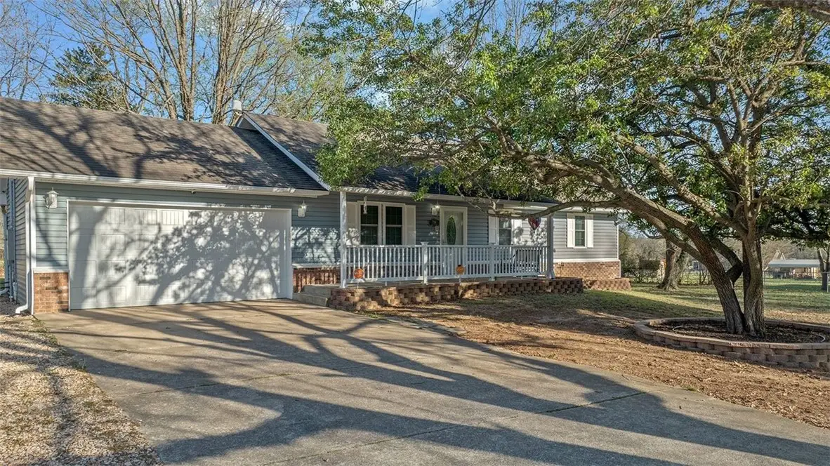 724 8th Avenue, Gravette, AR 72736 - #1