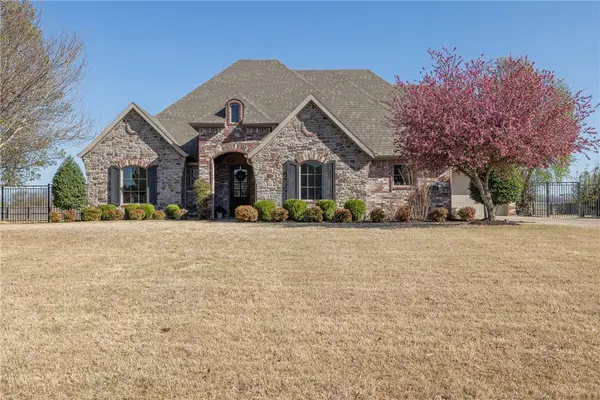 2116 Riverwater Lane, Fayetteville, AR 72703