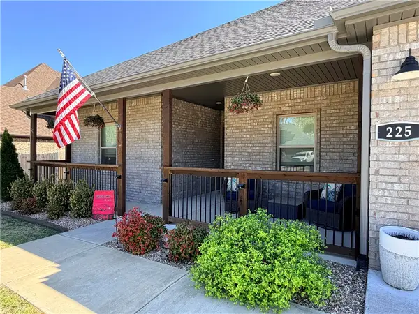 225 Ryder Street, Gentry, AR 72734