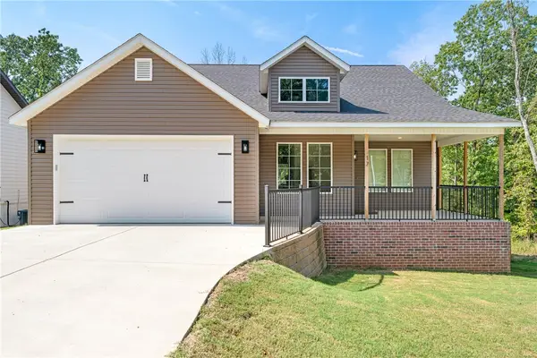 17 Dumfries Circle, Bella Vista, AR 72715