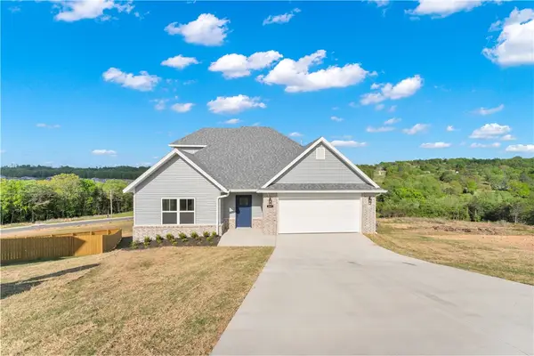 227 Tonya Loop, Huntsville, AR 72740