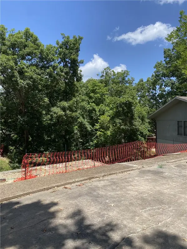 6 & 8 Gail Lane, Bella Vista, AR 72715