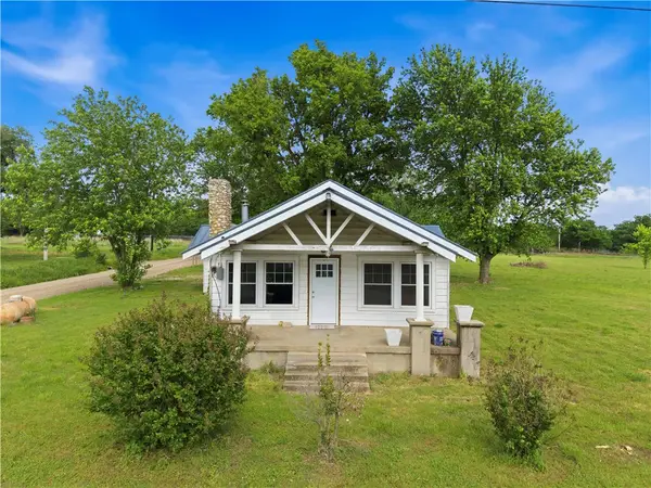 22389 North Road, Summers, AR 72769
