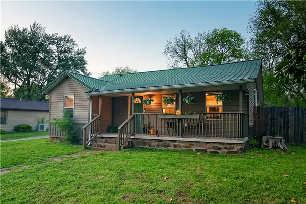 206 W Parks Street, Prairie Grove, AR 72753