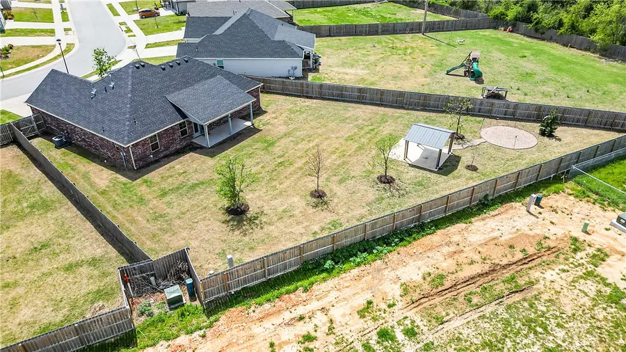 1052 Hickory Meadows Avenue, Tontitown, AR 72762 - #2