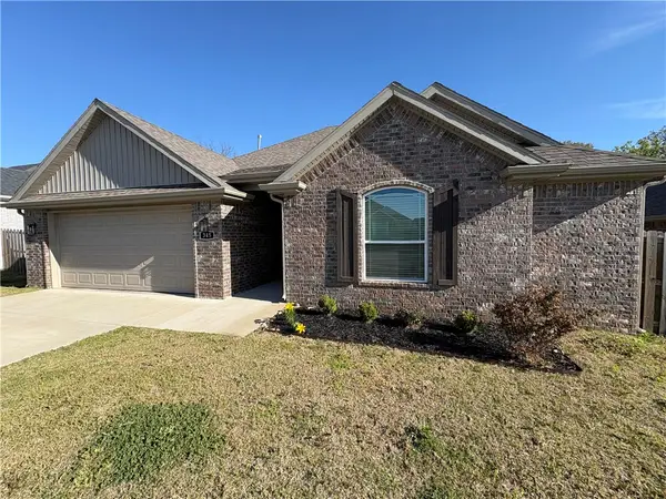 345 S Emerald Woods Run, Farmington, AR 72730