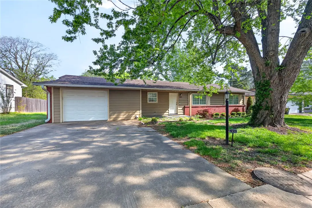2452 Valley Drive, Fayetteville, AR 72703 - #1