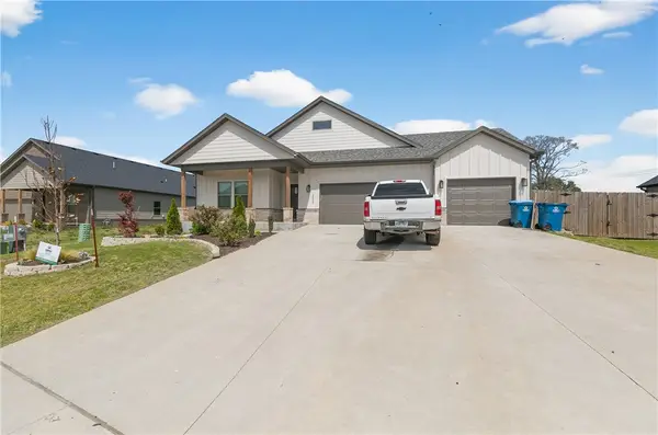 2204 Riggins Avenue, Pea Ridge, AR 72751