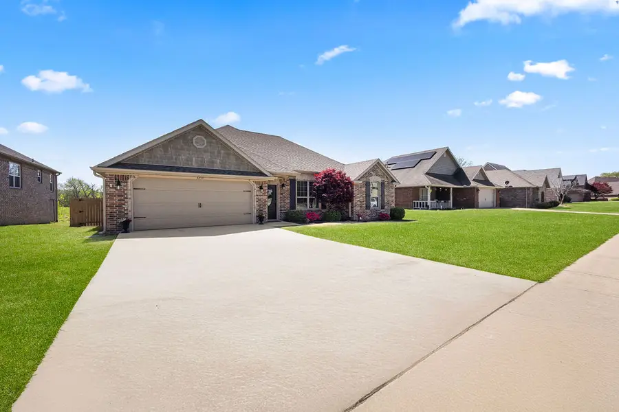 3257 Indian Springs Avenue, Springdale, AR 72762 - #3