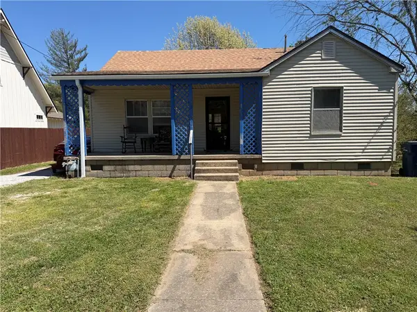 409 S Carl Street, Siloam Springs, AR 72761