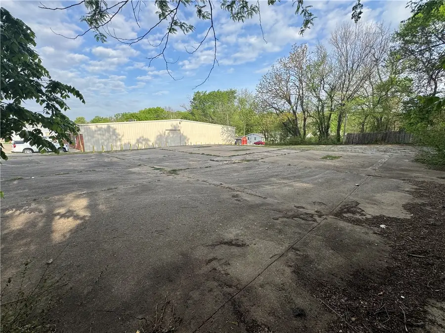 607 E Main Street, Siloam Springs, AR 72761 - #3