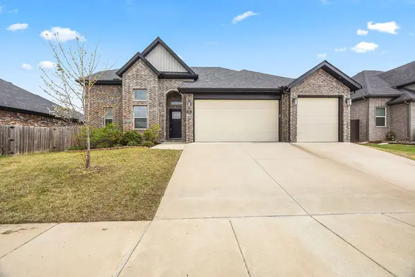 562 N Drewrys Bluff Drive, Fayetteville, AR 72704