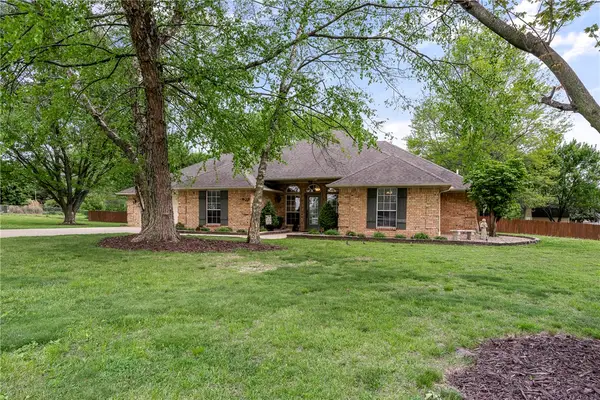 909 E Apple Blossom Avenue, Springdale, AR 72764