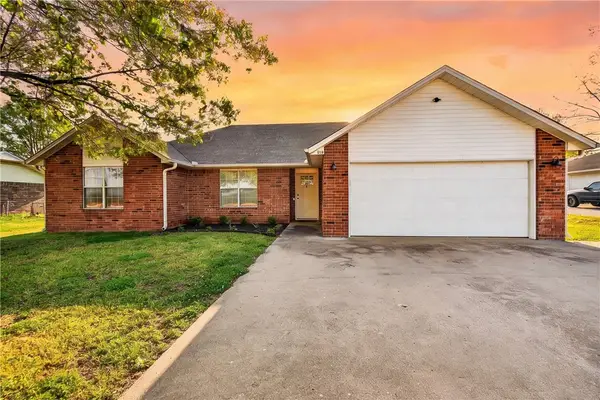 703 Ditmars Road, Prairie Grove, AR 72753