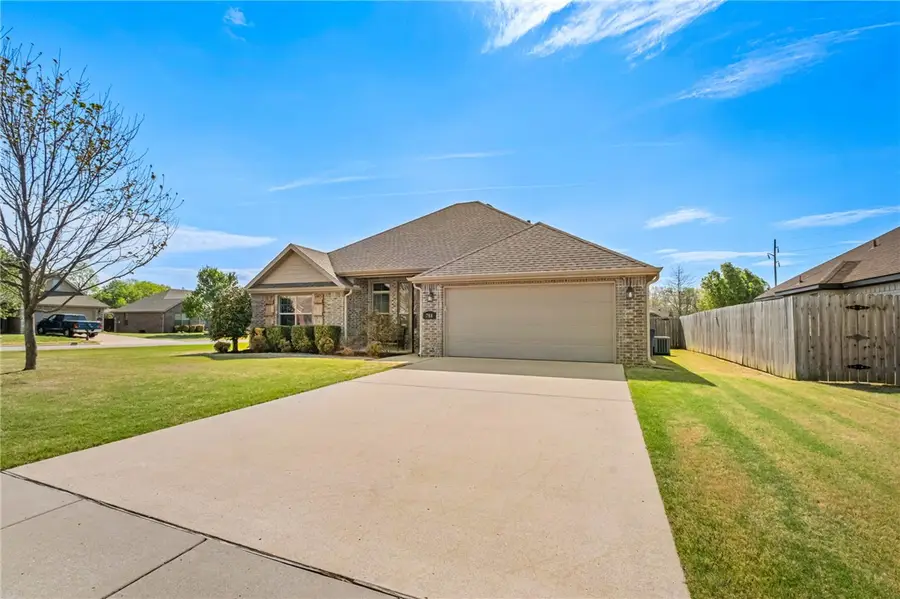 788 Roselawn Street, Siloam Springs, AR 72761 - #3